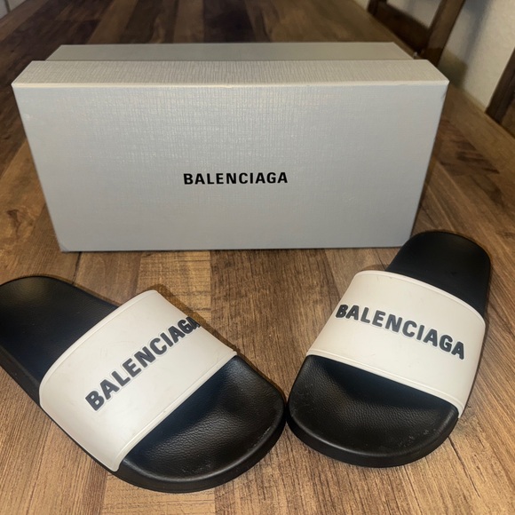Balenciaga Black and White Slides - Picture 2 of 5